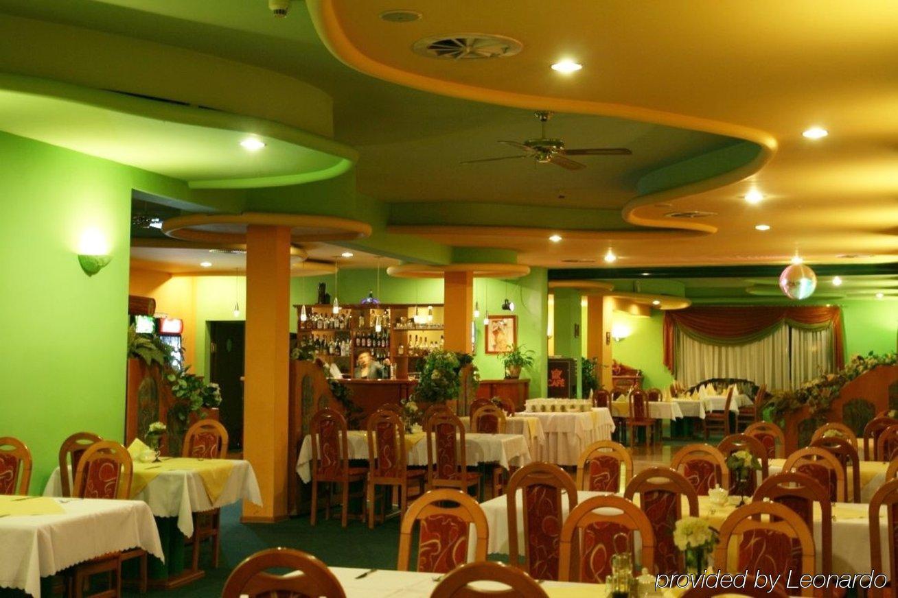 Hotel Ossowski سفارجاونج المطعم الصورة