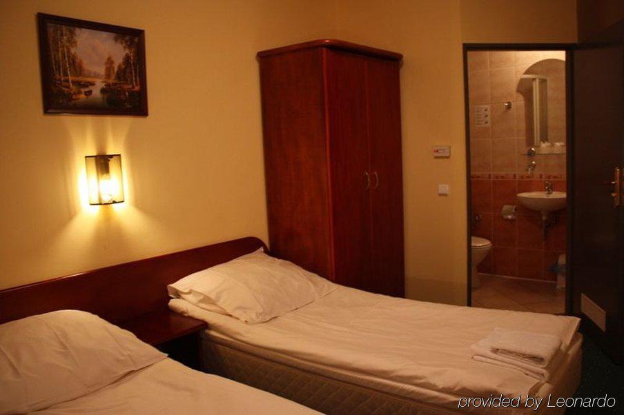 Hotel Ossowski سفارجاونج الغرفة الصورة